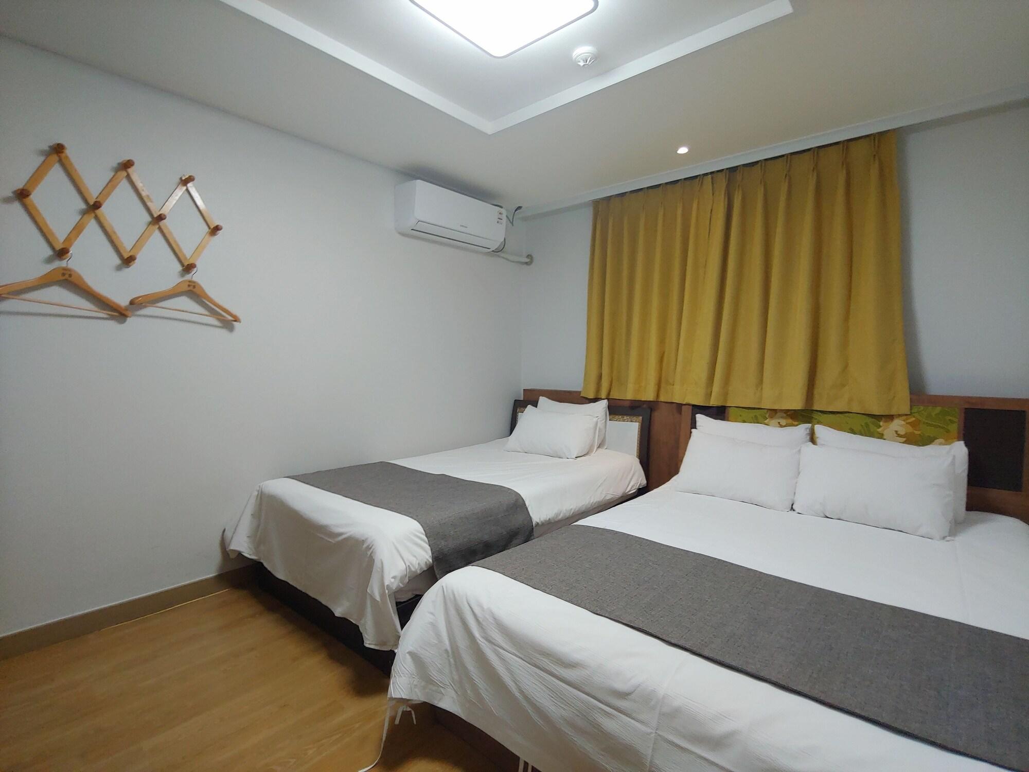 Gallery Hotel Bnb Jeju Bagian luar foto