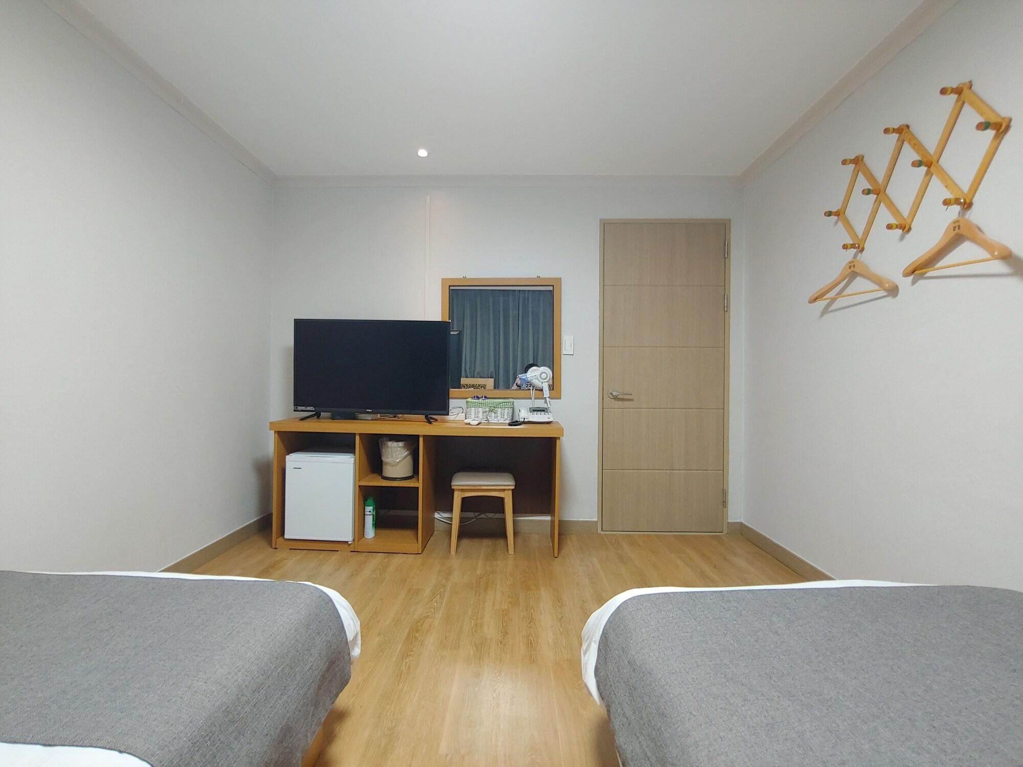 Gallery Hotel Bnb Jeju Bagian luar foto