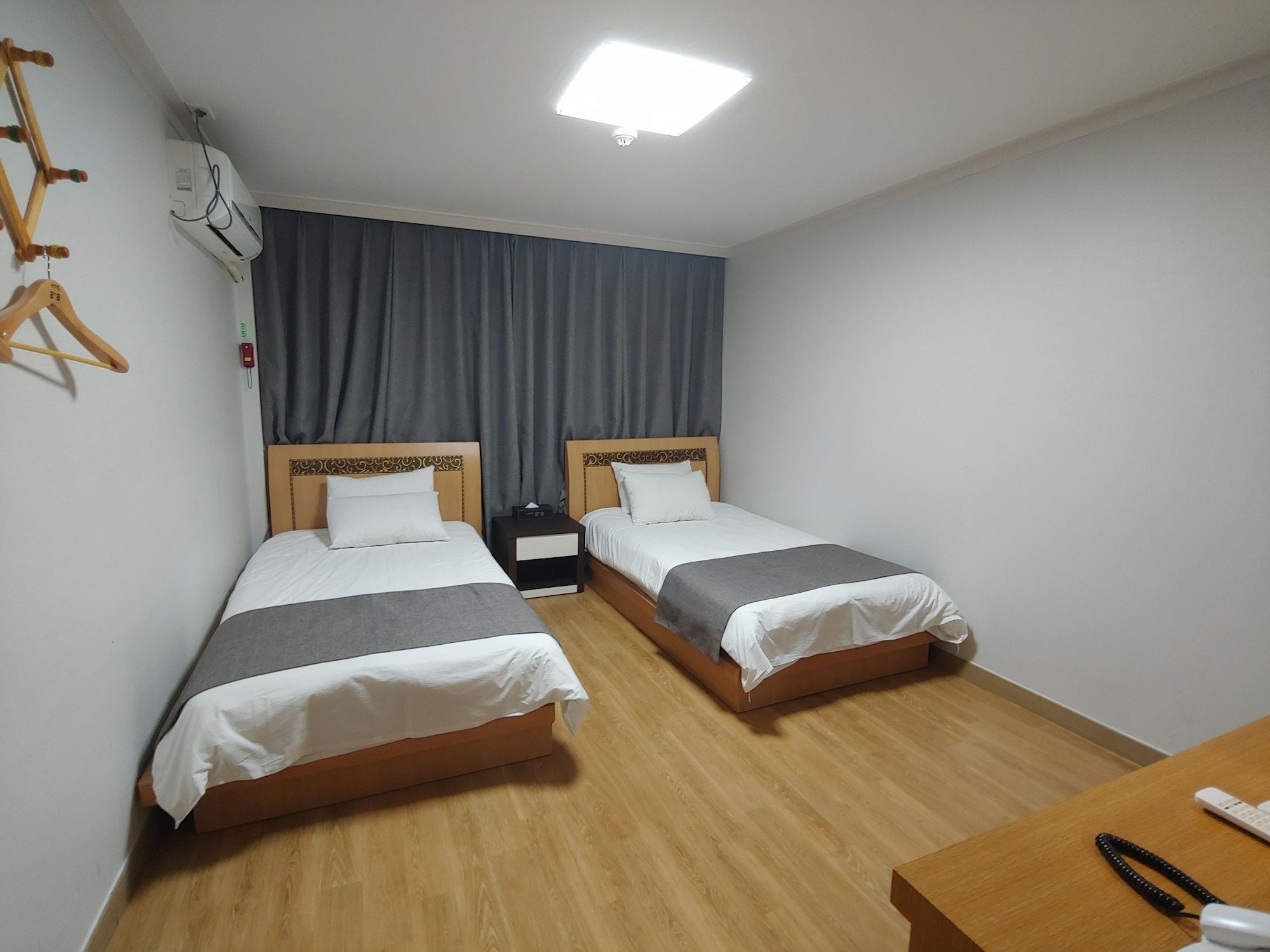 Gallery Hotel Bnb Jeju Bagian luar foto