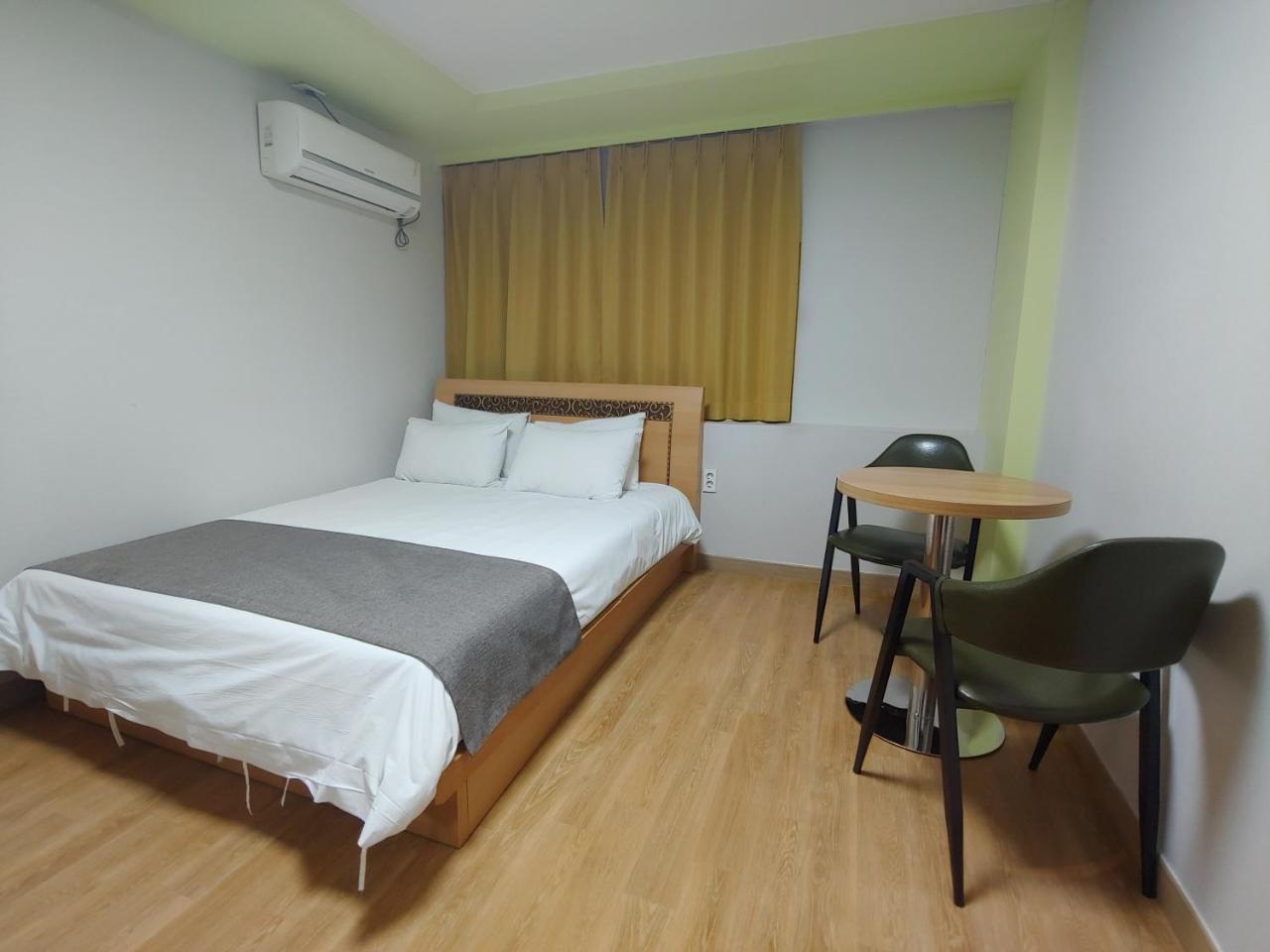Gallery Hotel Bnb Jeju Bagian luar foto