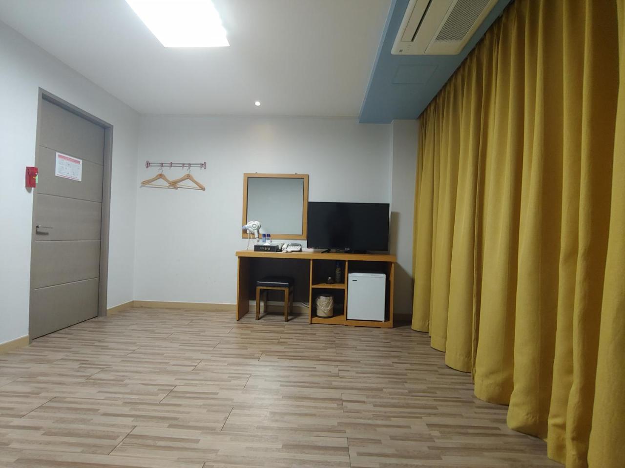 Gallery Hotel Bnb Jeju Bagian luar foto
