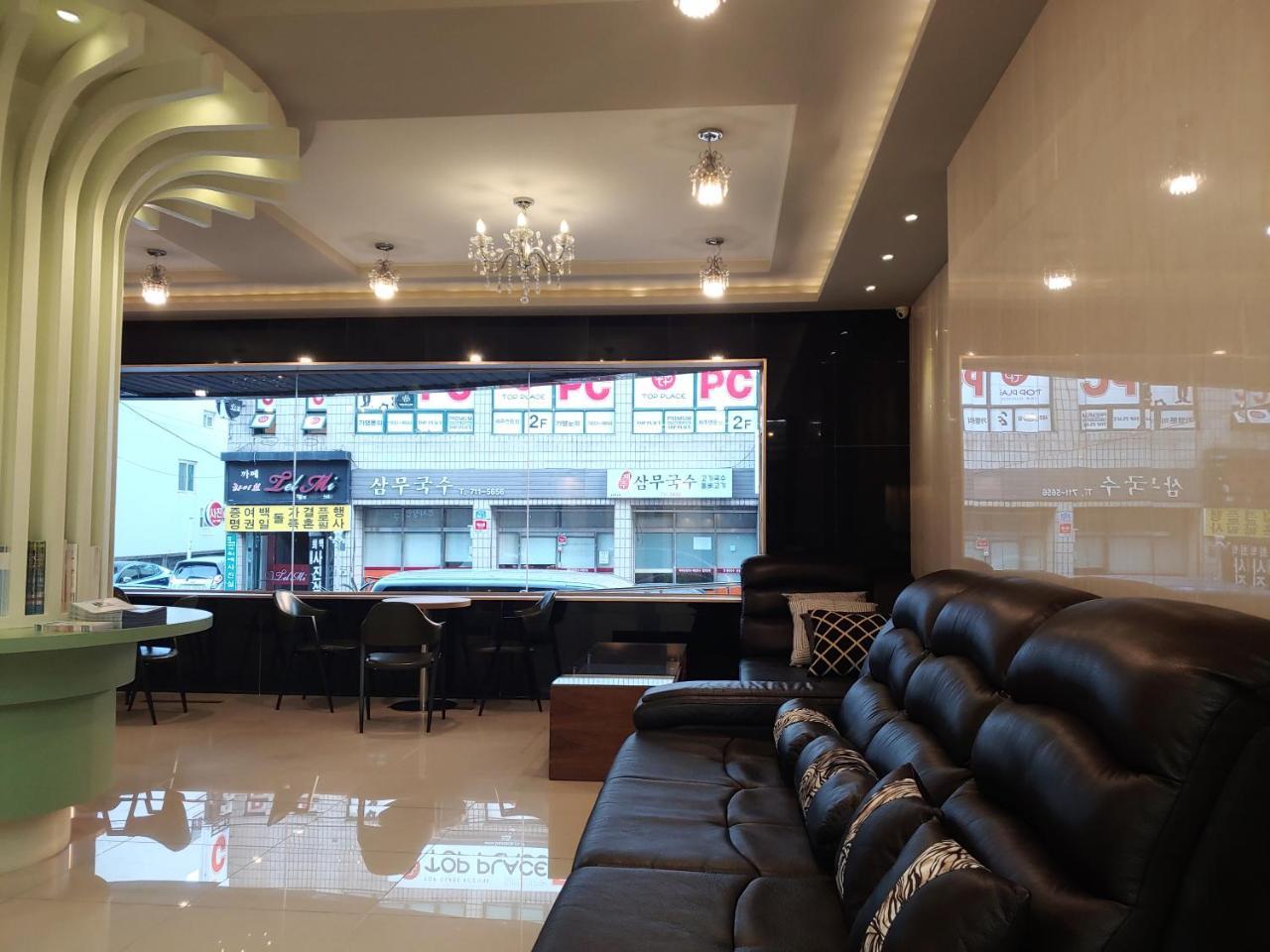 Gallery Hotel Bnb Jeju Bagian luar foto
