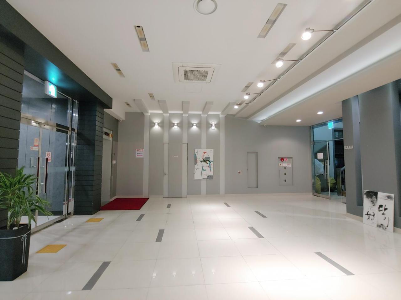 Gallery Hotel Bnb Jeju Bagian luar foto