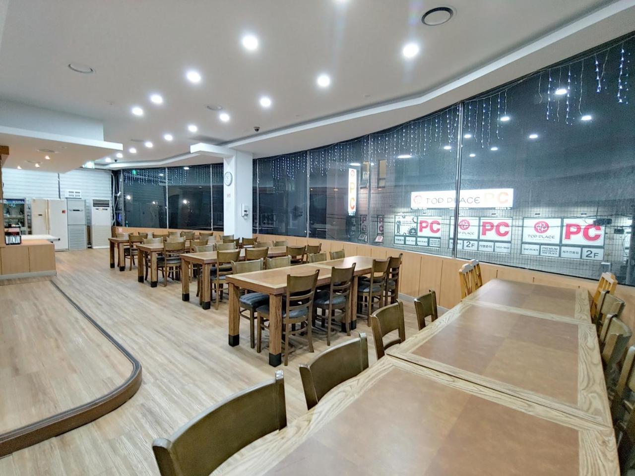 Gallery Hotel Bnb Jeju Bagian luar foto